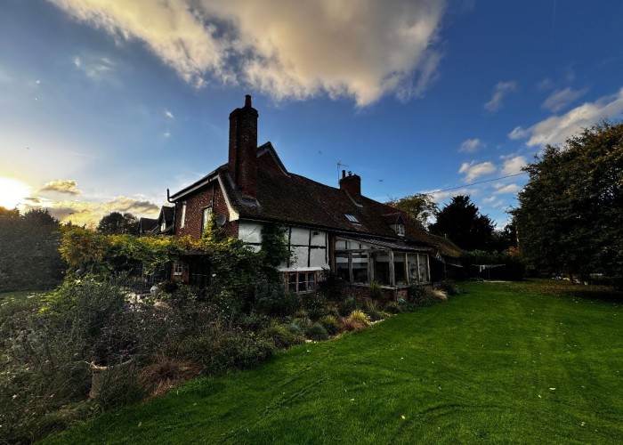 Modern Spacious 17th Century Property For Filming