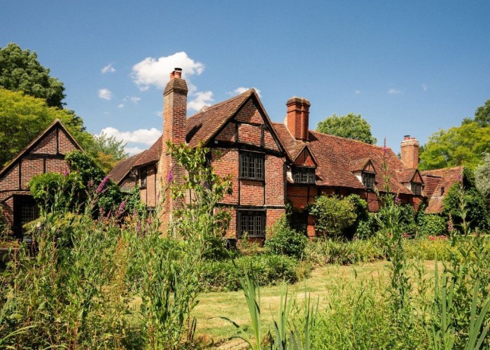 Large Tudor Home For Filming