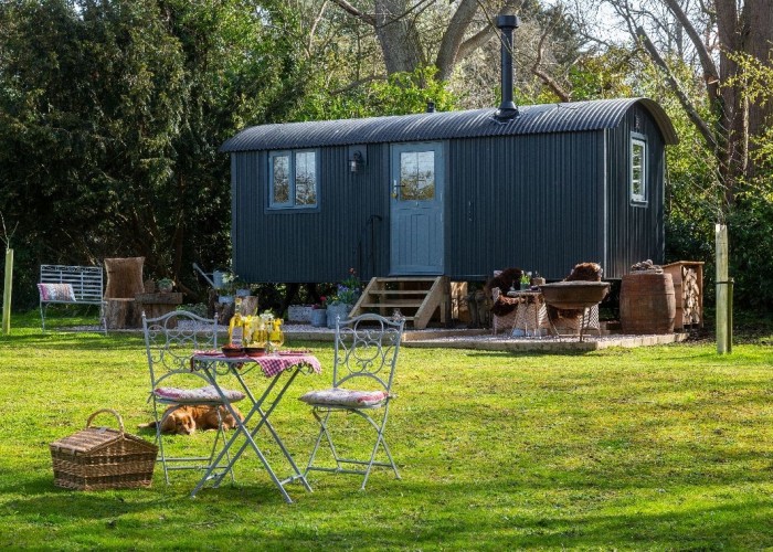 Luxury Shepard's Hut With Private River For Filming