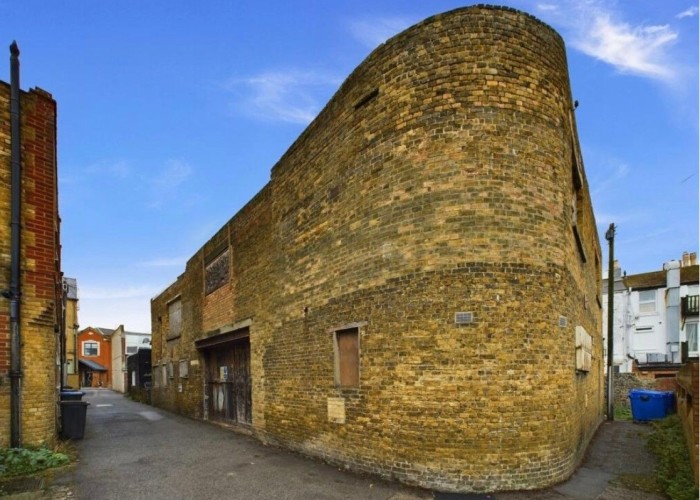 Characterful Derelict Brick Warehouse For Filming