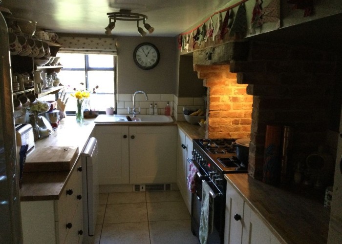 10. Kitchen (Cream or White units), Kitchen (Gas Hob)