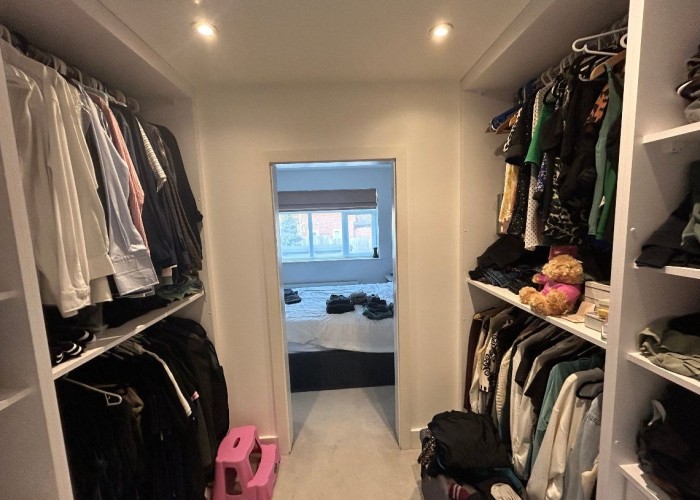 15. Dressing Room/Walk-in Wardrobe