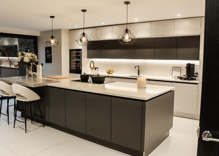 10. Kitchen (With Island), Kitchen (Coloured units), Kitchen (Modern), Kitchen With Table, Kitchen (Electric/Induction Hob)