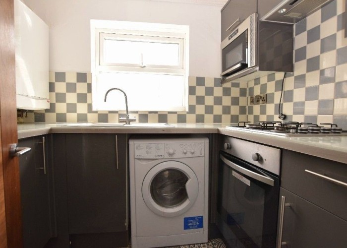 4. Kitchen (Coloured units), Kitchen (Gas Hob)