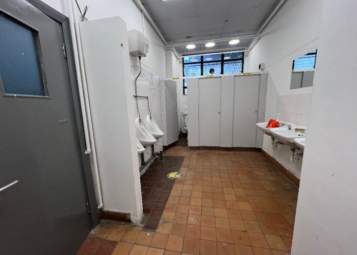 47. Toilet / Toilet Block