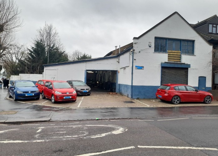 Vacant Garage In London For Filming