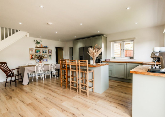 6. Kitchen, Diningroom, Kitchen (With Island), Kitchen (Coloured units), Open-plan