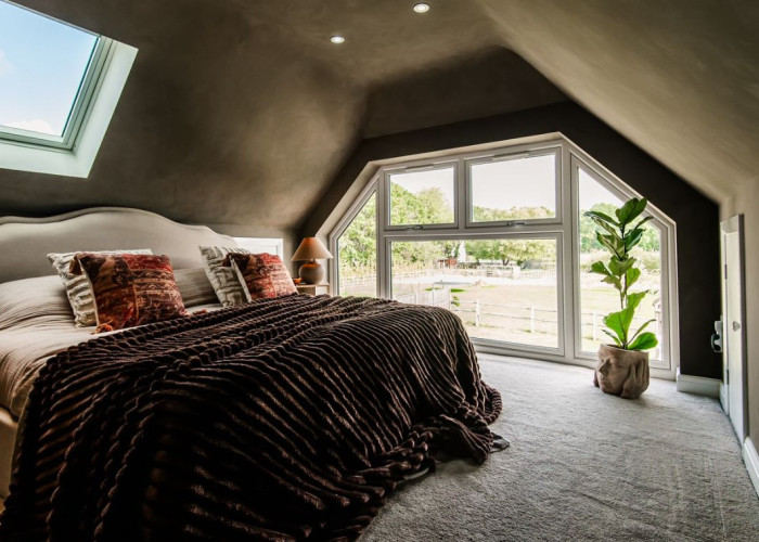 14. Bedroom, Bedroom (Double), Skylight