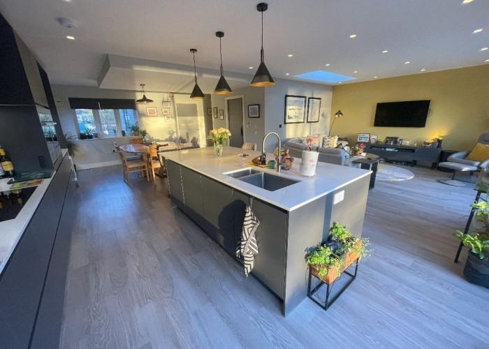 3. Kitchen (With Island), Kitchen (Coloured units), Kitchen (Modern), Kitchen With Table, Open-plan, Kitchen (Electric/Induction Hob)