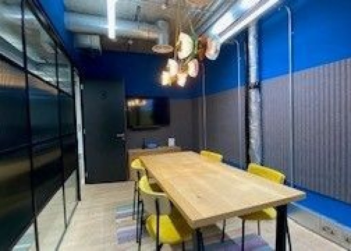 34. Meeting Room