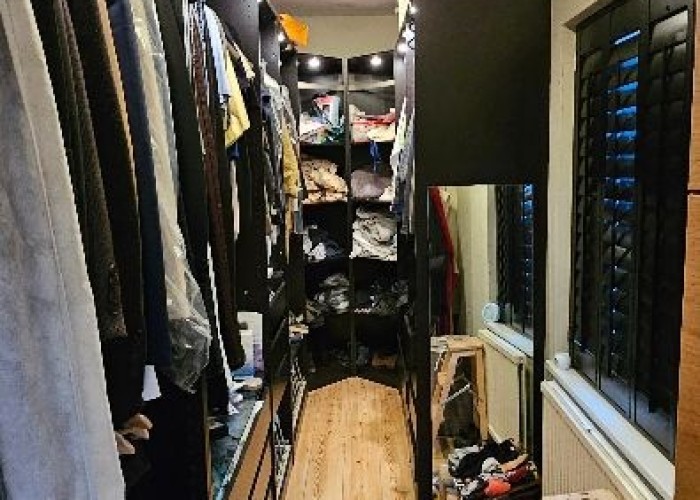 19. Dressing Room/Walk-in Wardrobe