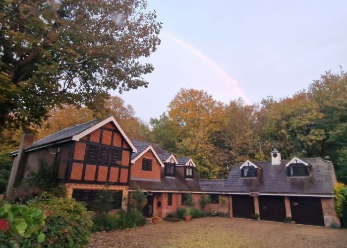 Large Five Bedroom Home In Buckinghamshire For Filming