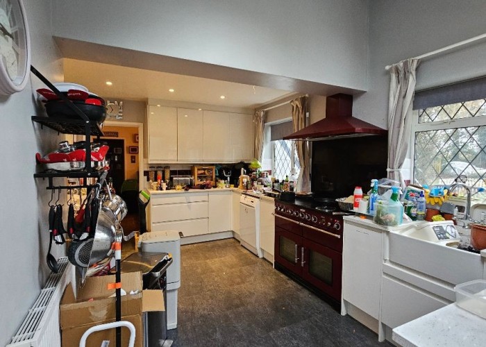 Family Home Within M25 With Indoor Swimming Pool For Filming