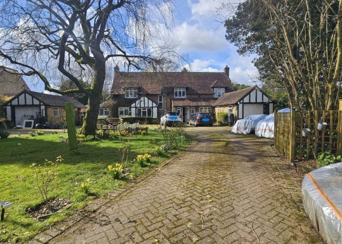 2. Driveway, Garage, Coronavirus-Friendly