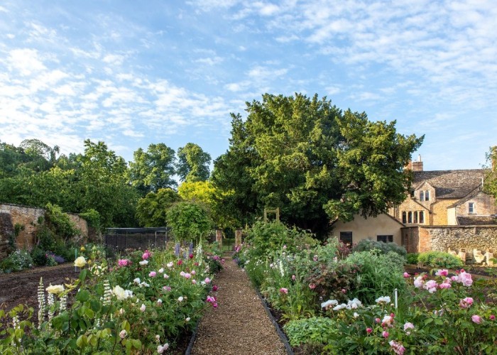 44. Formal Gardens, Garden (Rear, Large)