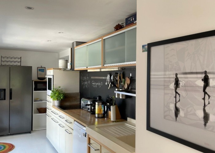 4. Kitchen (Cream or White units), Kitchen (Modern)