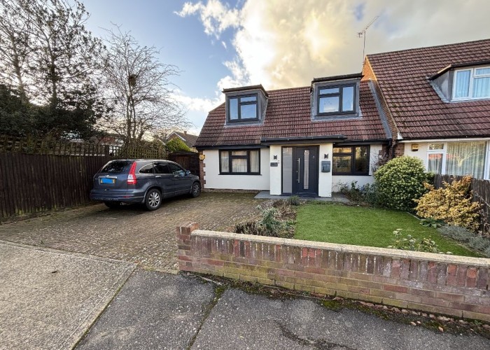 Bright Open Semi Detached Home For Filming