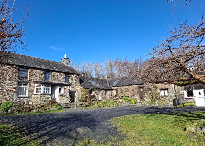 Stone Cottage Set In 4.5 Acres For Filming