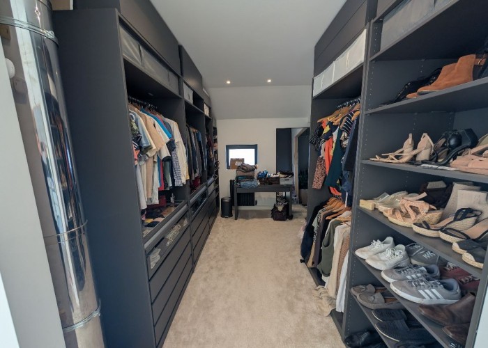 37. Dressing Room/Walk-in Wardrobe
