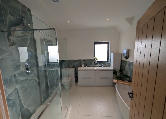 45. Bathroom (2 sinks)