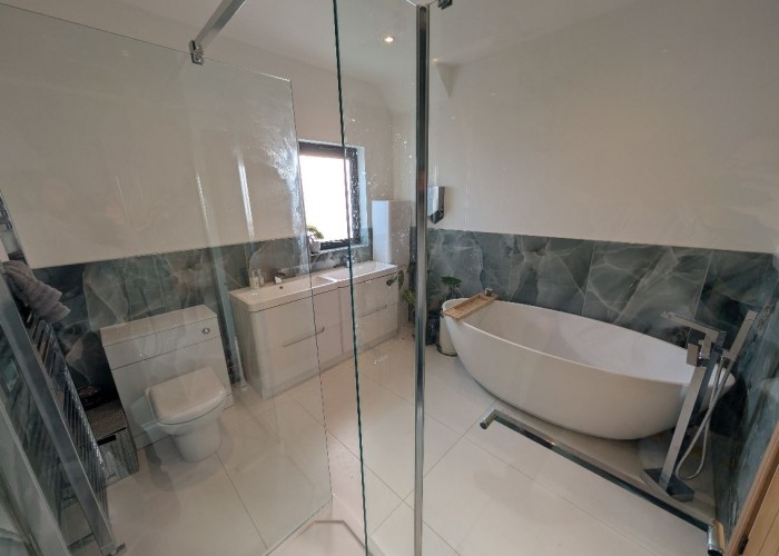 47. Bathroom (Roll Top), Bathroom (Shower and bath)
