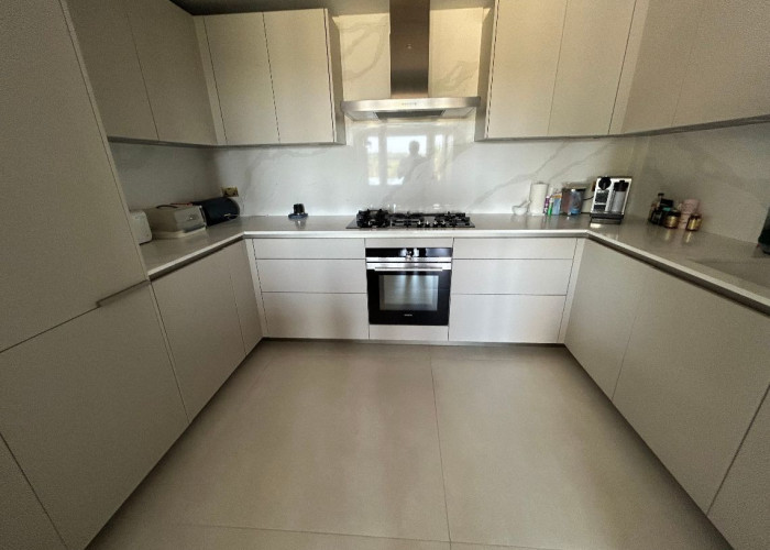 12. Kitchen (Modern), Kitchen (White units), Kitchen (Gas Hob)
