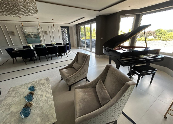 16. Piano