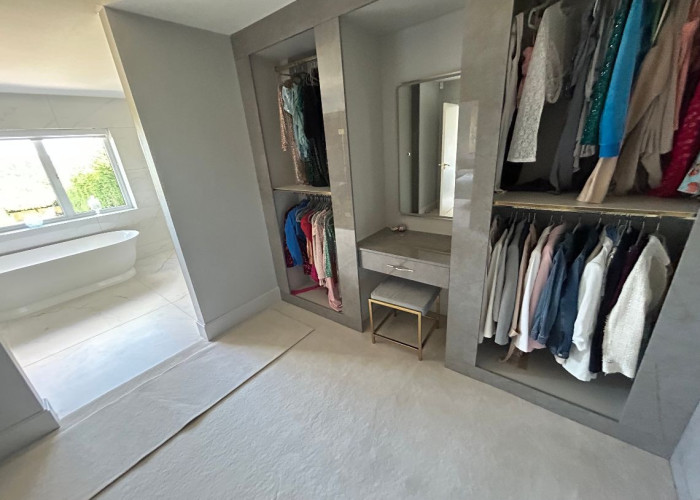 24. Dressing Room/Walk-in Wardrobe