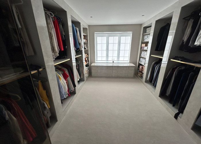 38. Dressing Room/Walk-in Wardrobe