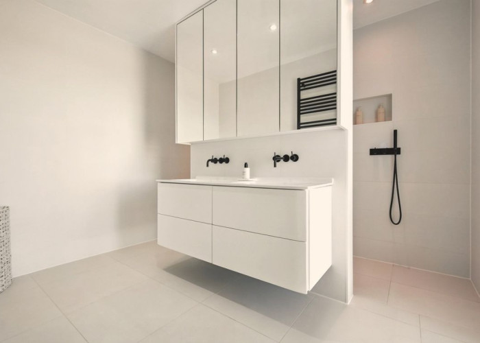 28. Bathroom, Bathroom (2 sinks)