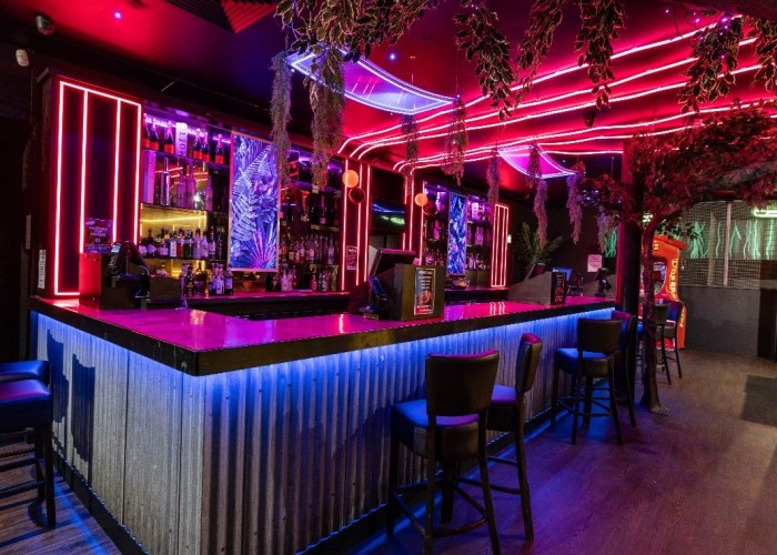 4. Pub / Bar / Club