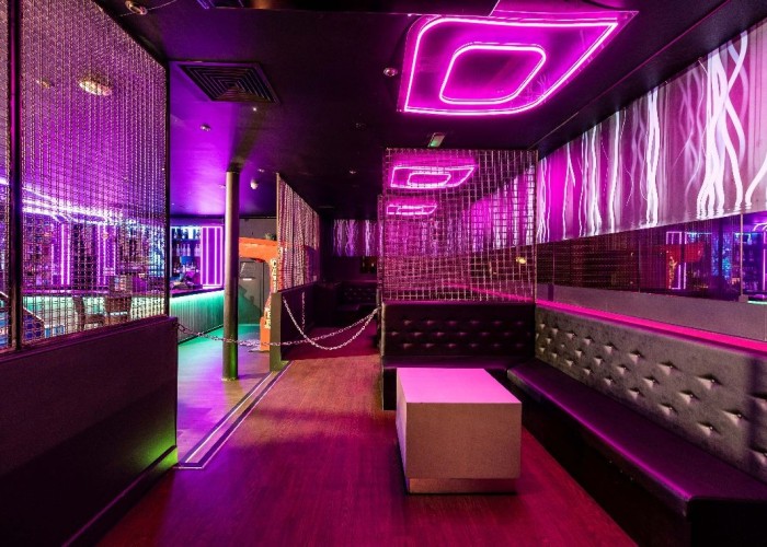 8. Seating (VIP/Club)