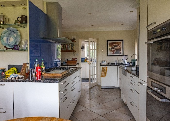 10. Kitchen (Modern), Kitchen With Table, Kitchen (White units), Kitchen (Gas Hob)