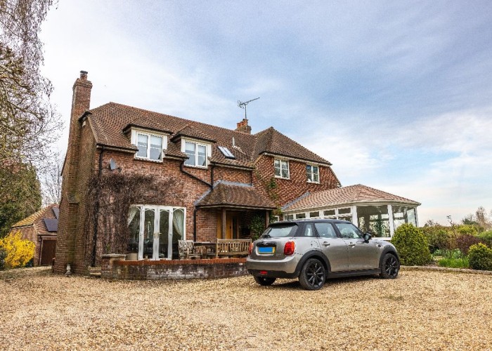 Beautiful Large Family Home For Filming