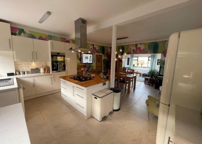 5. Kitchen (With Island), Kitchen (Modern), Kitchen With Table, Kitchen (White units), Kitchen (Gas Hob)