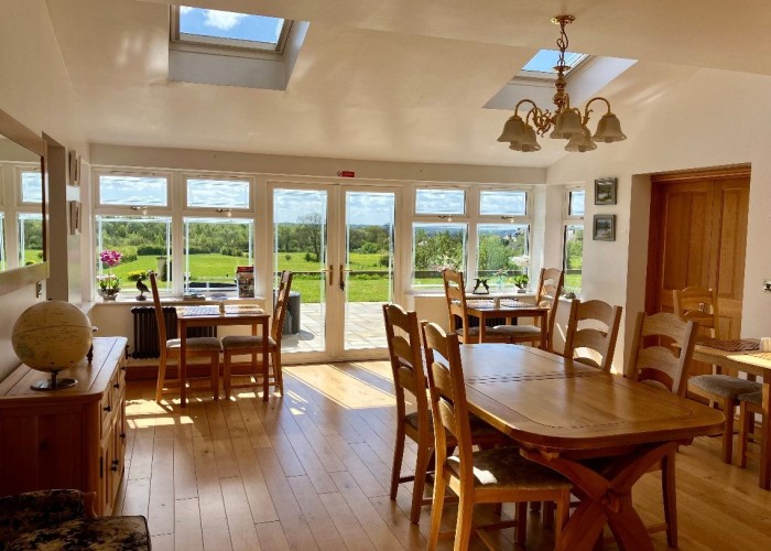 6. Diningroom
