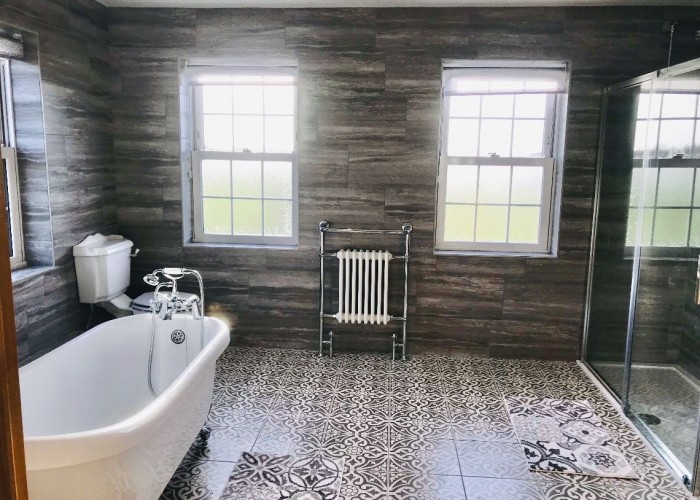 17. Bathroom (Large), Bathroom (Roll Top), Bathroom (Shower and bath)