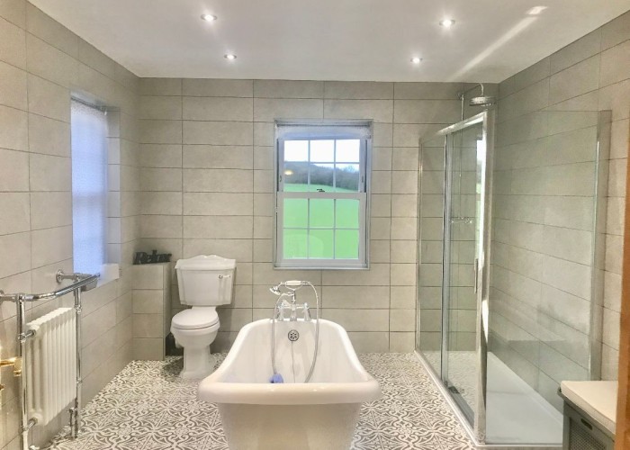 19. Bathroom (Large), Bathroom (Retro), Bathroom (Shower and bath)