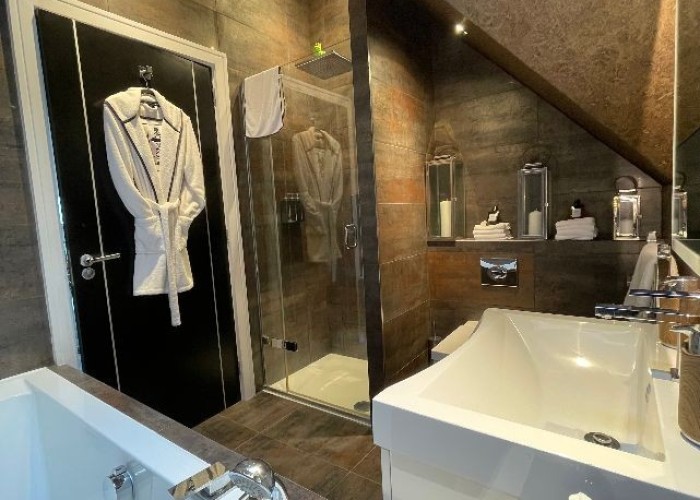 22. Bathroom (Shower and bath)