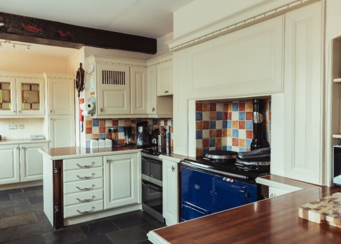 6. Kitchen (White units), Kitchen (Gas Hob)
