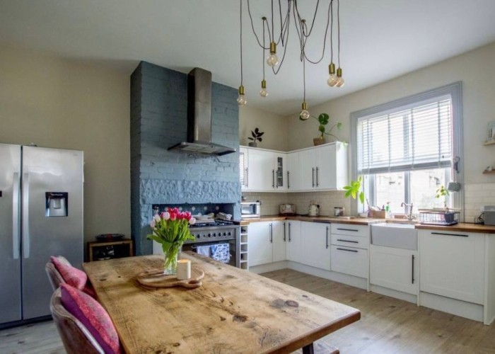 7. Kitchen (Modern), Kitchen With Table, Kitchen (White units), Kitchen (Gas Hob)