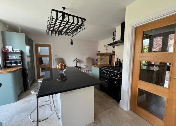 11. Kitchen (With Island), Kitchen (Modern), Kitchen (Gas Hob)
