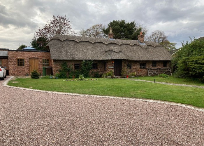 14th Century Thatched Cottage For Filming