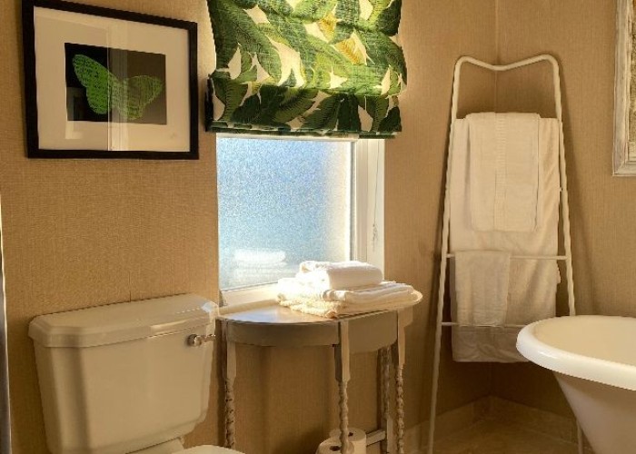 29. Bathroom (Roll Top)