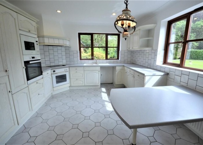 8. Kitchen (Modern), Kitchen (White units), Kitchen (Electric/Induction Hob)