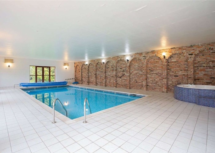 18. Swimming-pool