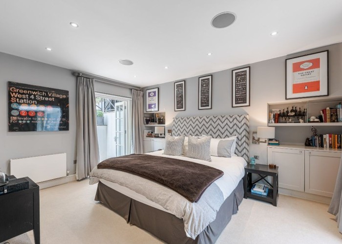 17. Bedroom (Master/En-Suite)