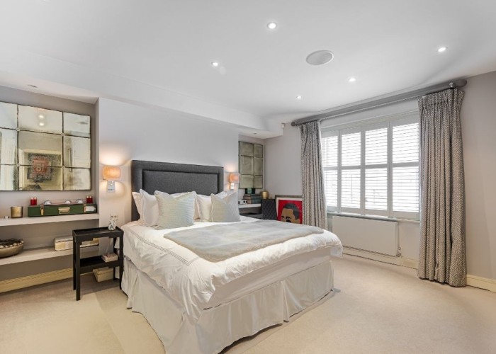 21. Bedroom (Master/En-Suite)