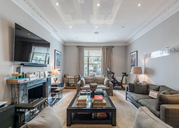 6. Livingroom, Fireplace
