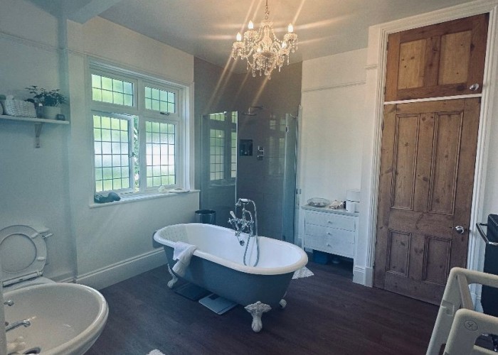 23. Bathroom (Large), Bathroom (Roll Top), Bathroom (Shower and bath)